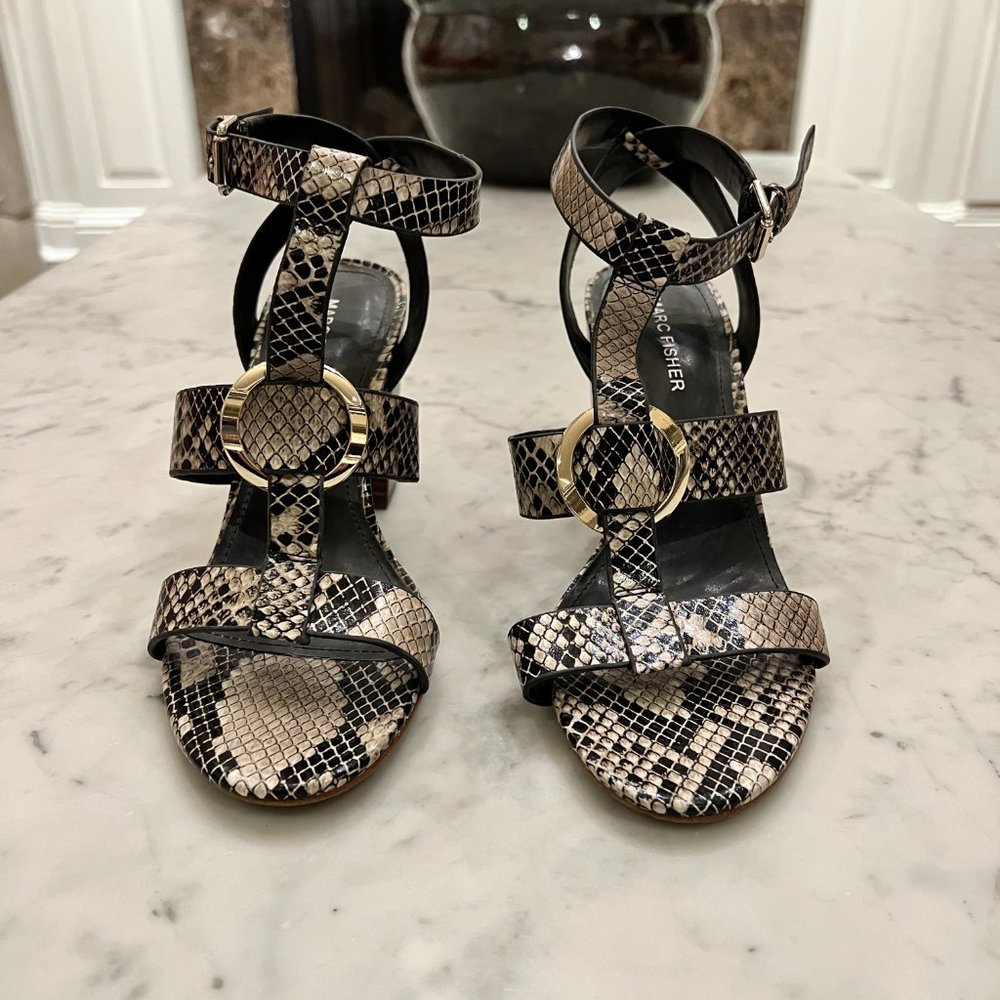 Marc Fisher Walinda T-Strap Snakeskin Print Block Heel Sandals Size 7.5 - Picture 4 of 10